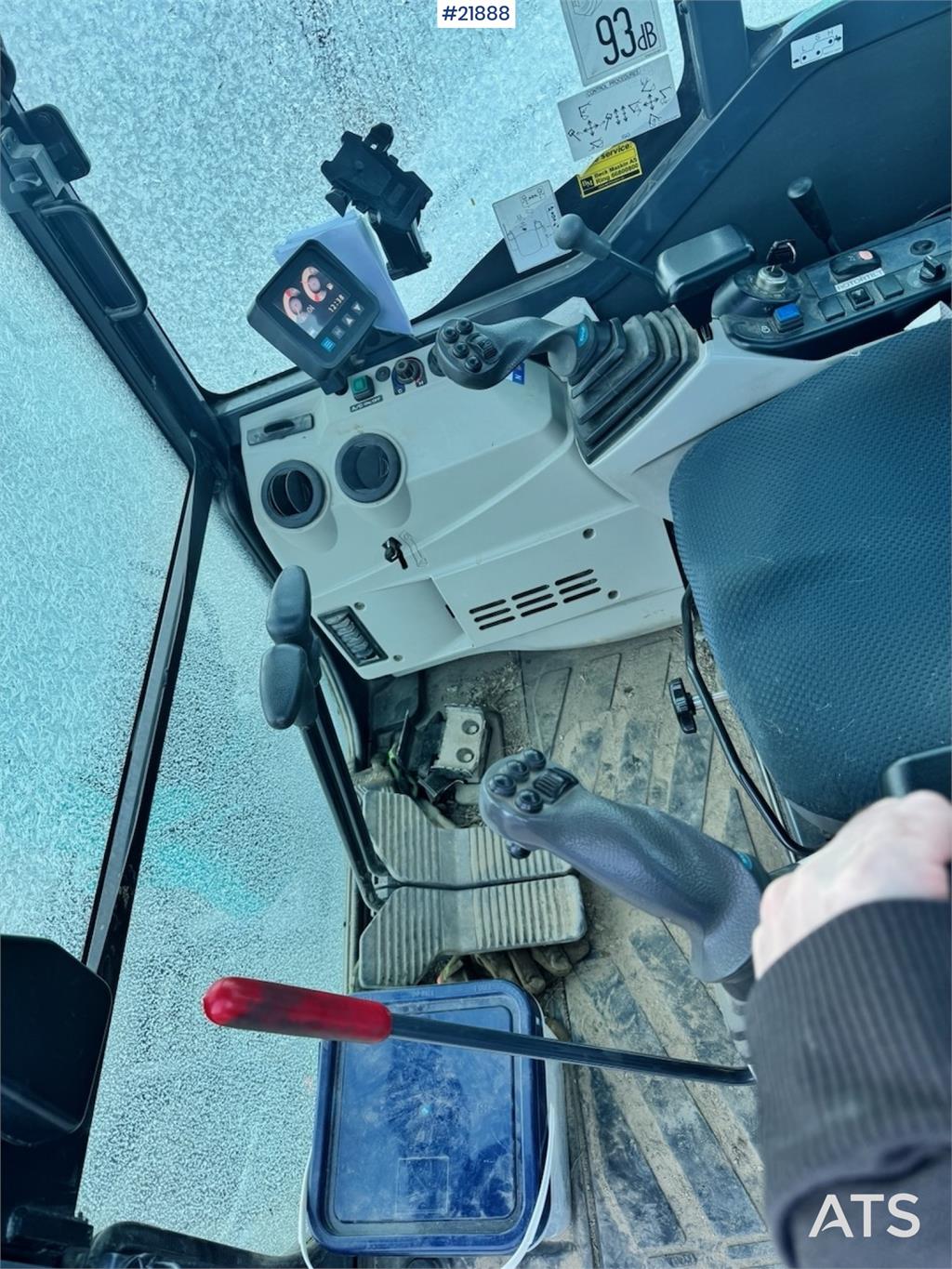 Kobelco SK55SRX-6 with Rototilt and 3 buckets. 2330 hours!