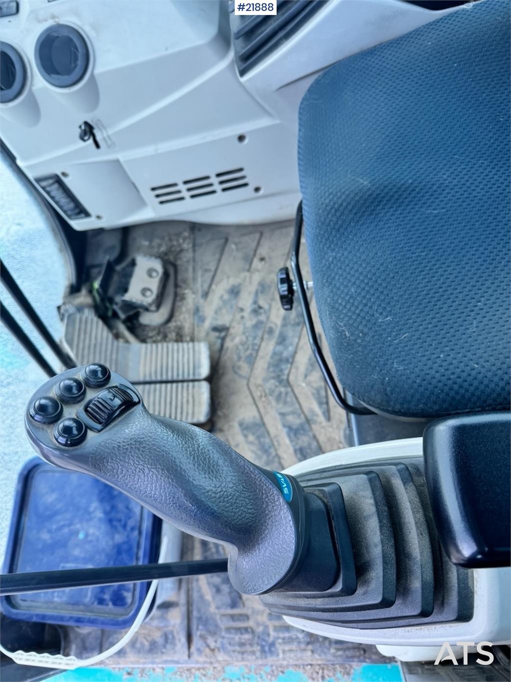 Kobelco SK55SRX-6 with Rototilt and 3 buckets. 2330 hours!