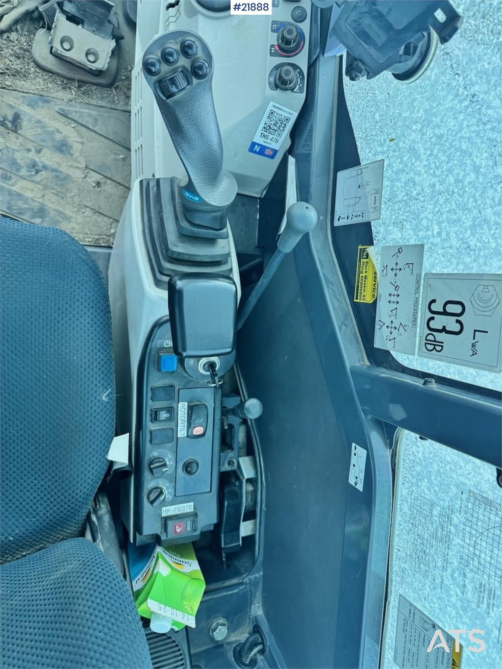 Kobelco SK55SRX-6 with Rototilt and 3 buckets. 2330 hours!