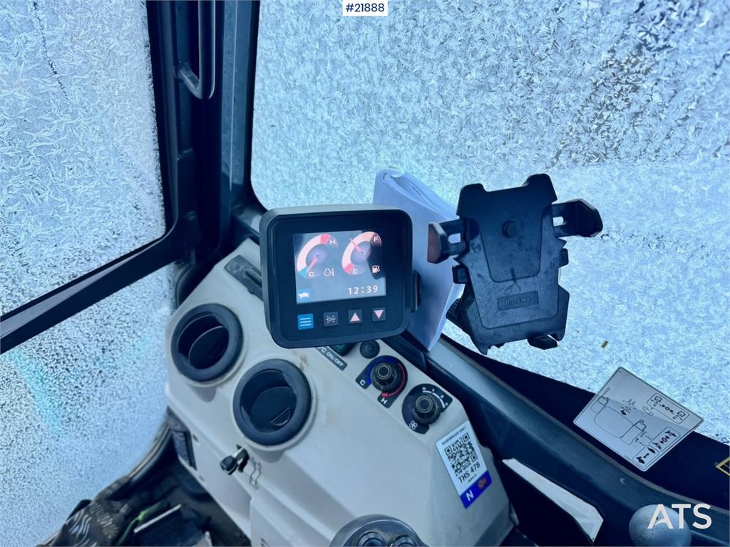 Kobelco SK55SRX-6 with Rototilt and 3 buckets. 2330 hours!