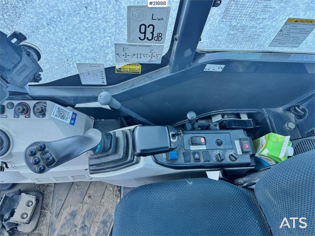 Kobelco SK55SRX-6 with Rototilt and 3 buckets. 2330 hours!