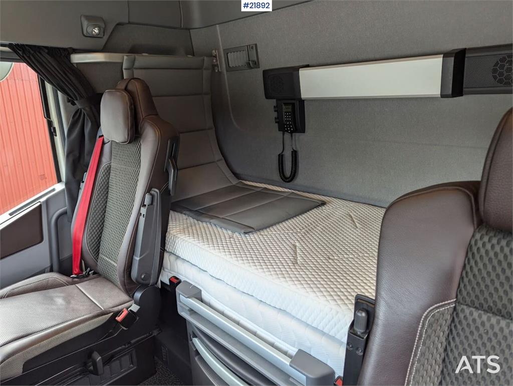 Renault 520T High 6x2 livestock truck with HFR trailer