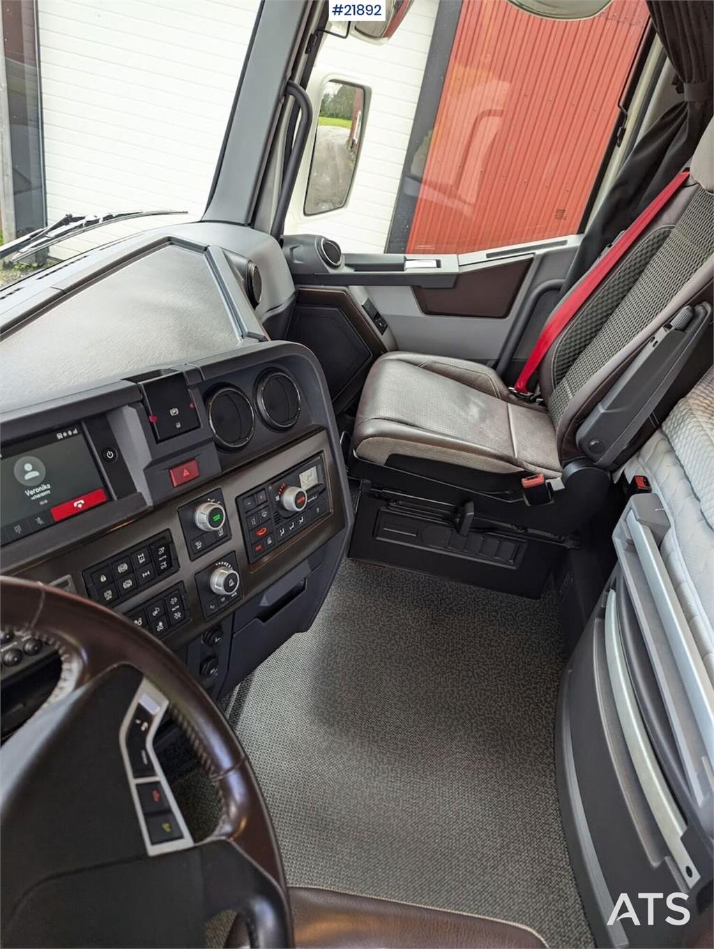 Renault 520T High 6x2 livestock truck with HFR trailer