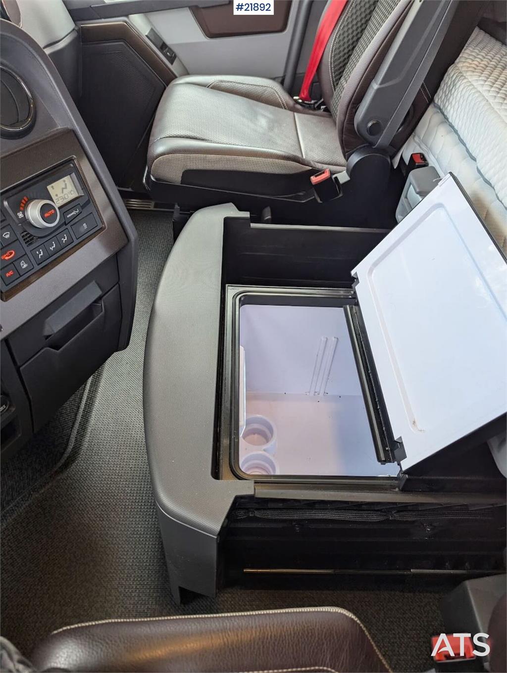 Renault 520T High 6x2 livestock truck with HFR trailer