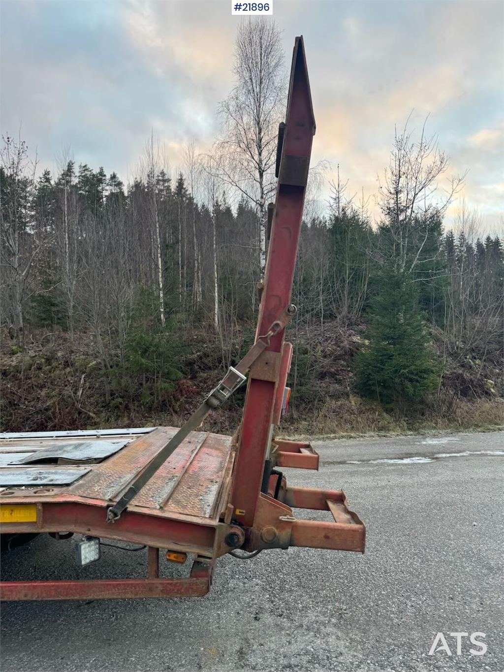 NC 3-axle machine trailer