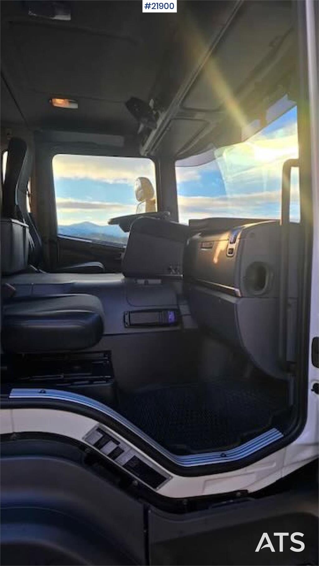 Scania P400 crane truck w/ 2017 Palfinger PK-19.001 crane