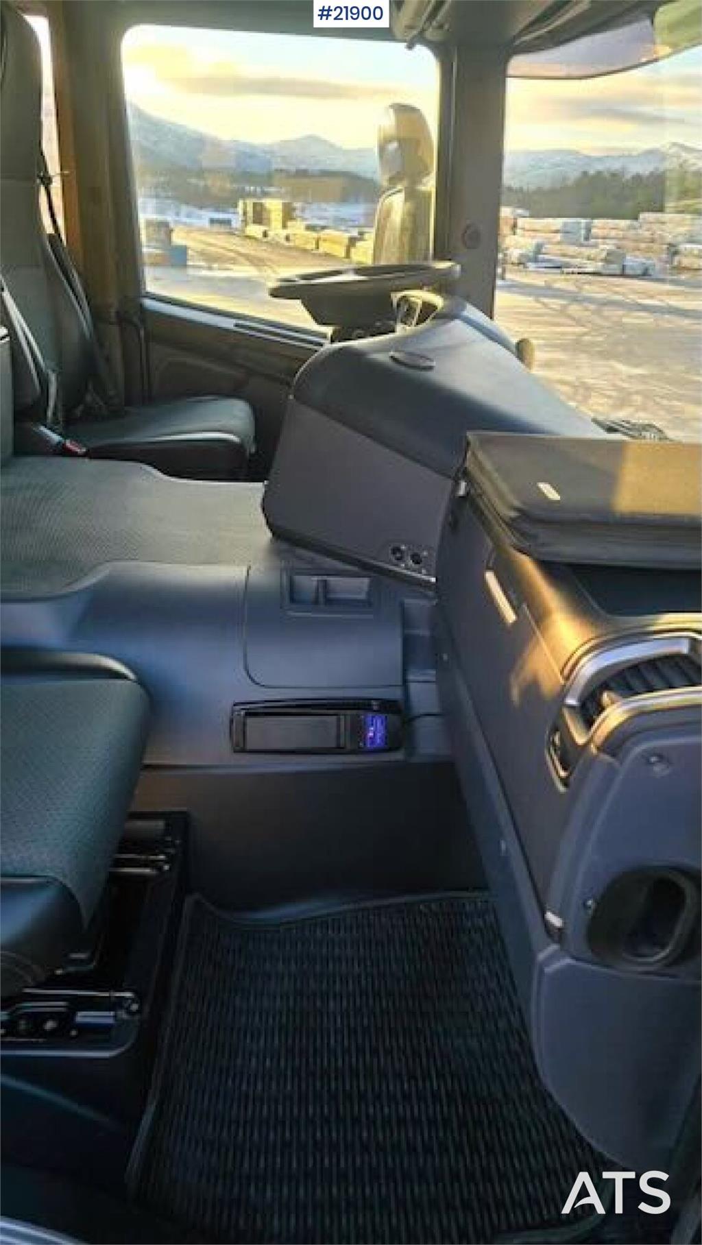 Scania P400 crane truck w/ 2017 Palfinger PK-19.001 crane