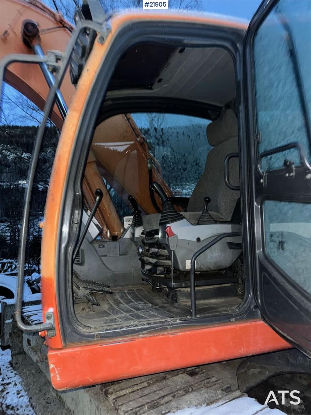 Doosan DX140LC tracked excavator with Engcon tilt and 2 b