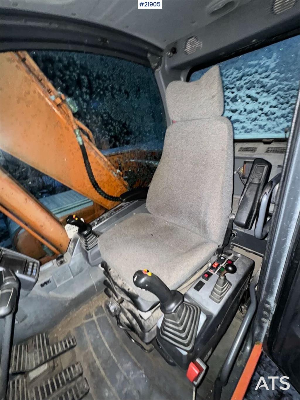 Doosan DX140LC tracked excavator with Engcon tilt and 2 b