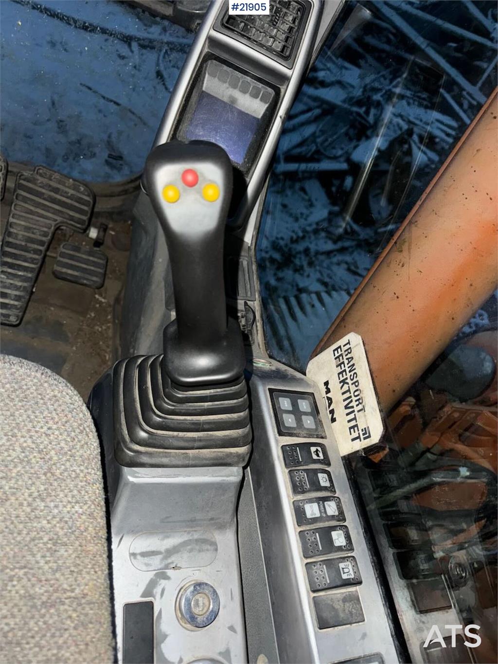 Doosan DX140LC tracked excavator with Engcon tilt and 2 b