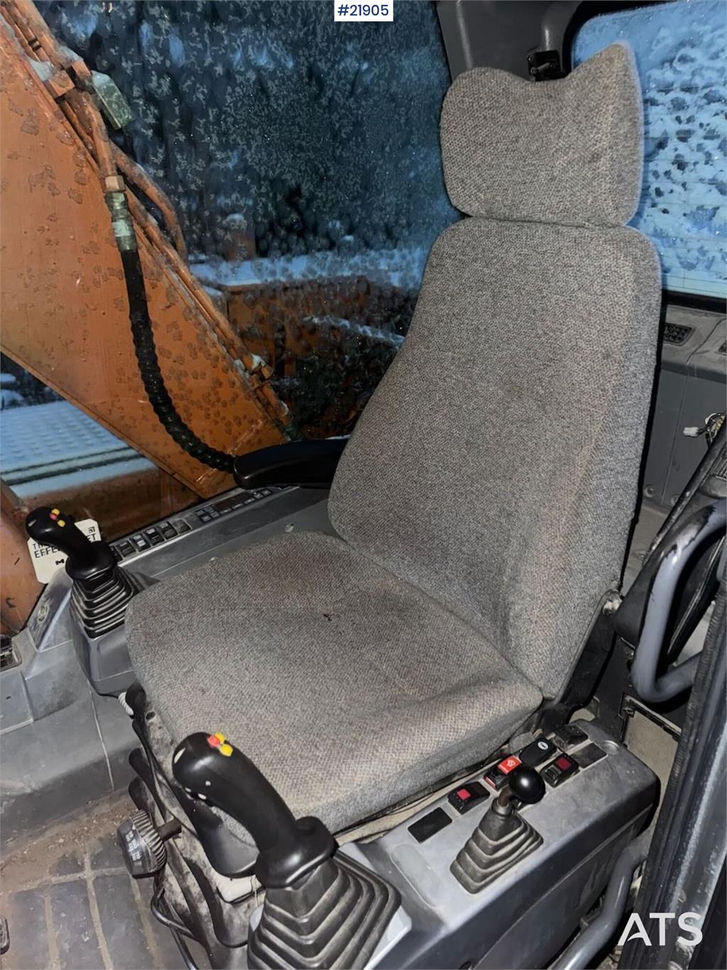 Doosan DX140LC tracked excavator with Engcon tilt and 2 b