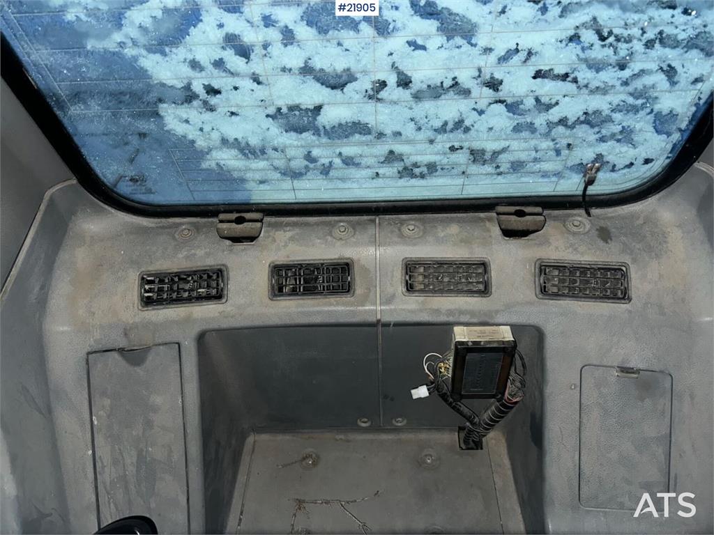 Doosan DX140LC tracked excavator with Engcon tilt and 2 b