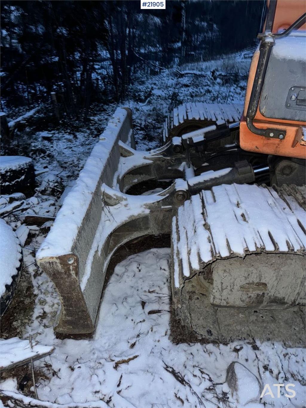 Doosan DX140LC tracked excavator with Engcon tilt and 2 b