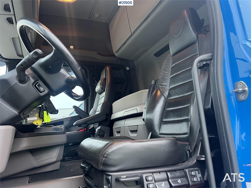 Scania R580 8x2 crane truck w/ 95t/m hmf crane, jib, winc