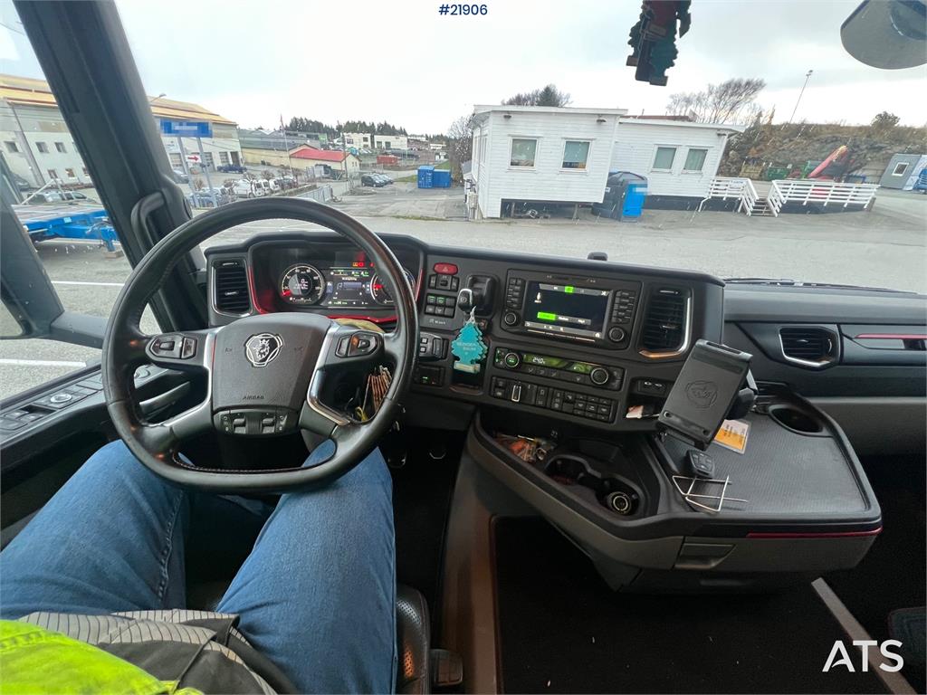 Scania R580 8x2 crane truck w/ 95t/m hmf crane, jib, winc