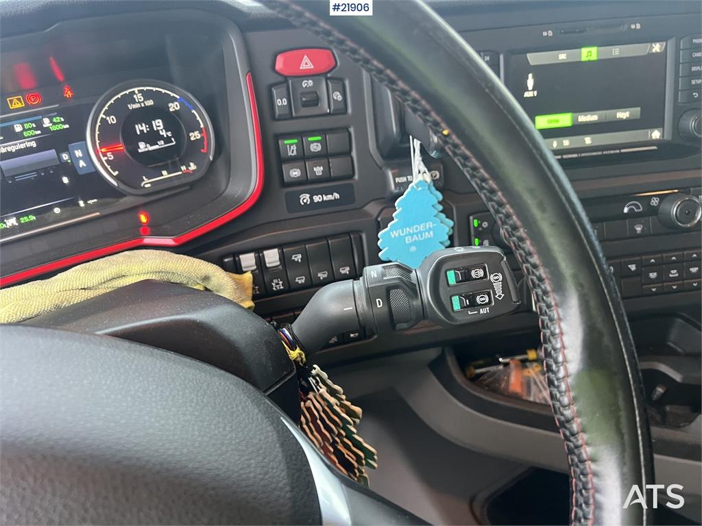 Scania R580 8x2 crane truck w/ 95t/m hmf crane, jib, winc