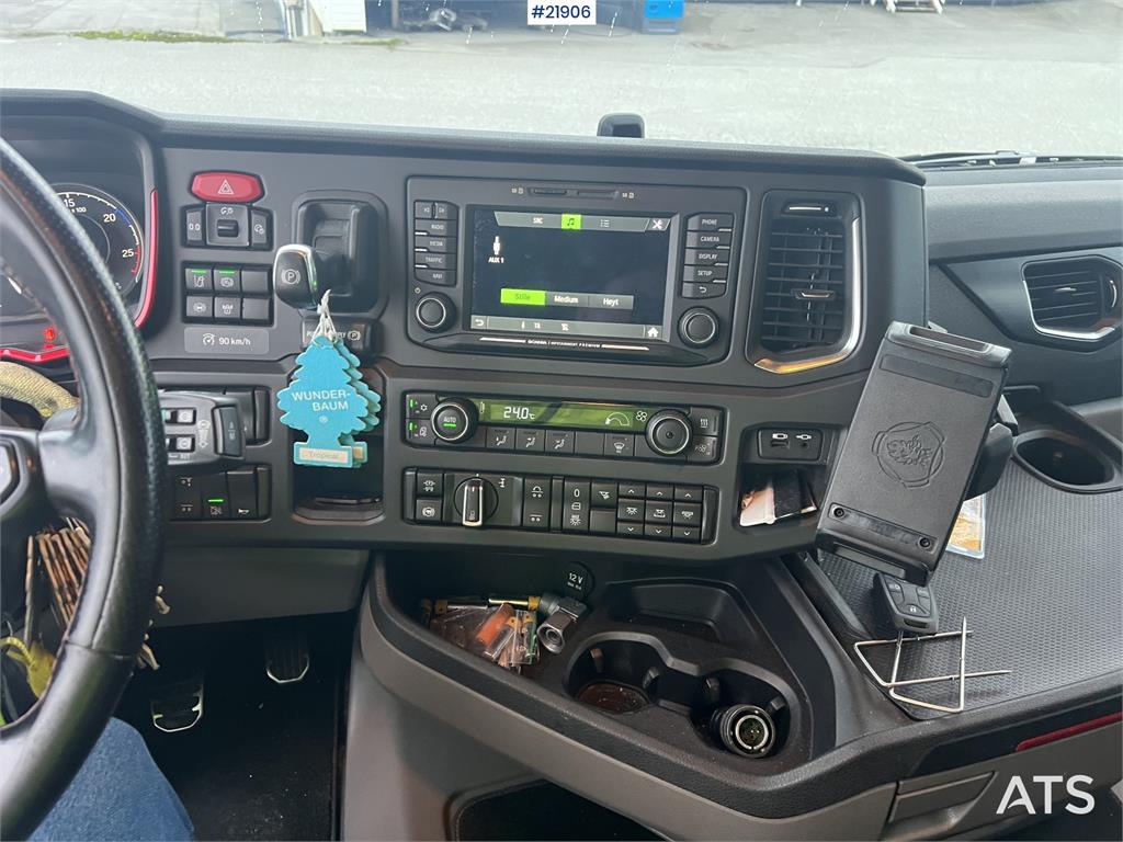 Scania R580 8x2 crane truck w/ 95t/m hmf crane, jib, winc