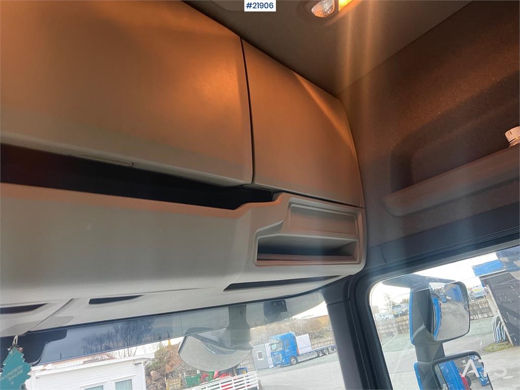 Scania R580 8x2 crane truck w/ 95t/m hmf crane, jib, winc