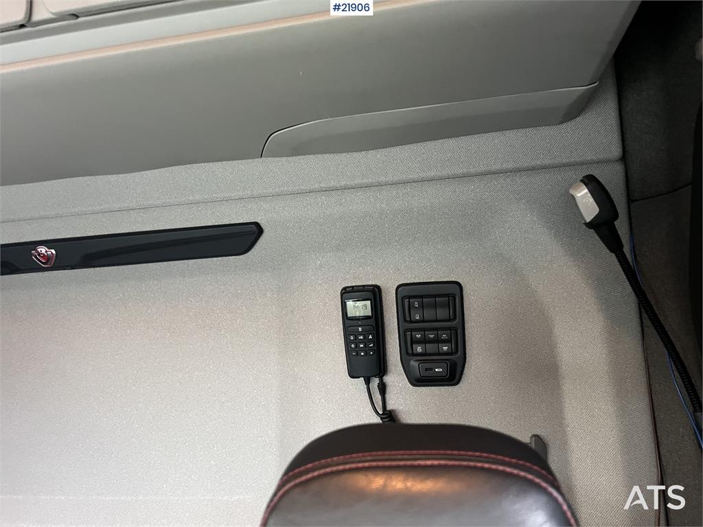 Scania R580 8x2 crane truck w/ 95t/m hmf crane, jib, winc