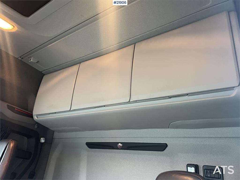 Scania R580 8x2 crane truck w/ 95t/m hmf crane, jib, winc