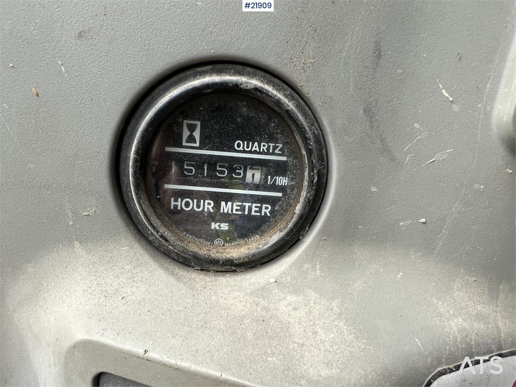 Kobelco sk135SRLC w/ sanding bucket and digging bucket