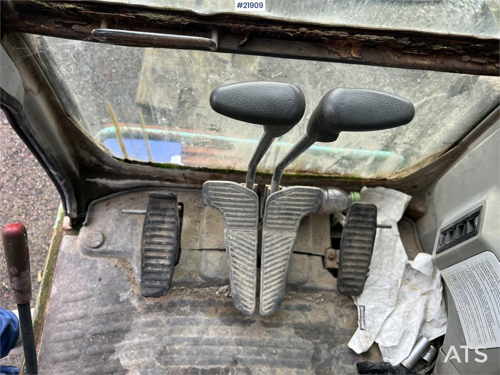 Kobelco sk135SRLC w/ sanding bucket and digging bucket