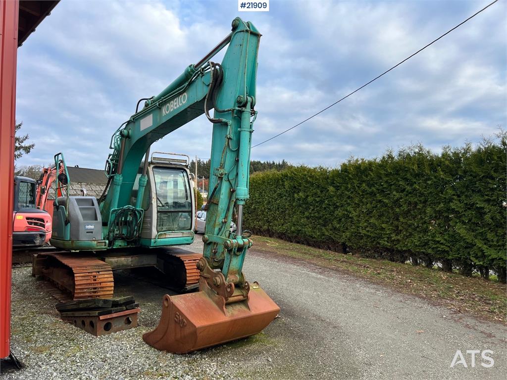 Kobelco sk135SRLC w/ sanding bucket and digging bucket
