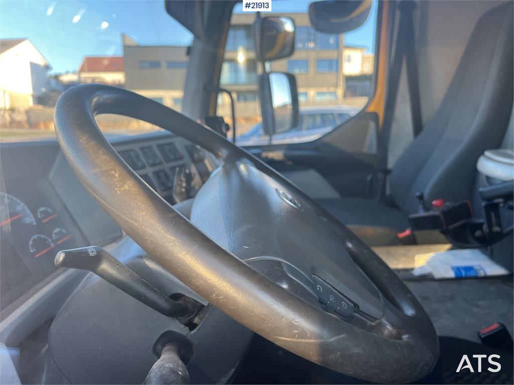 Volvo FL240 brøyterigget kranbil m/ HMF735 kran, grabb o