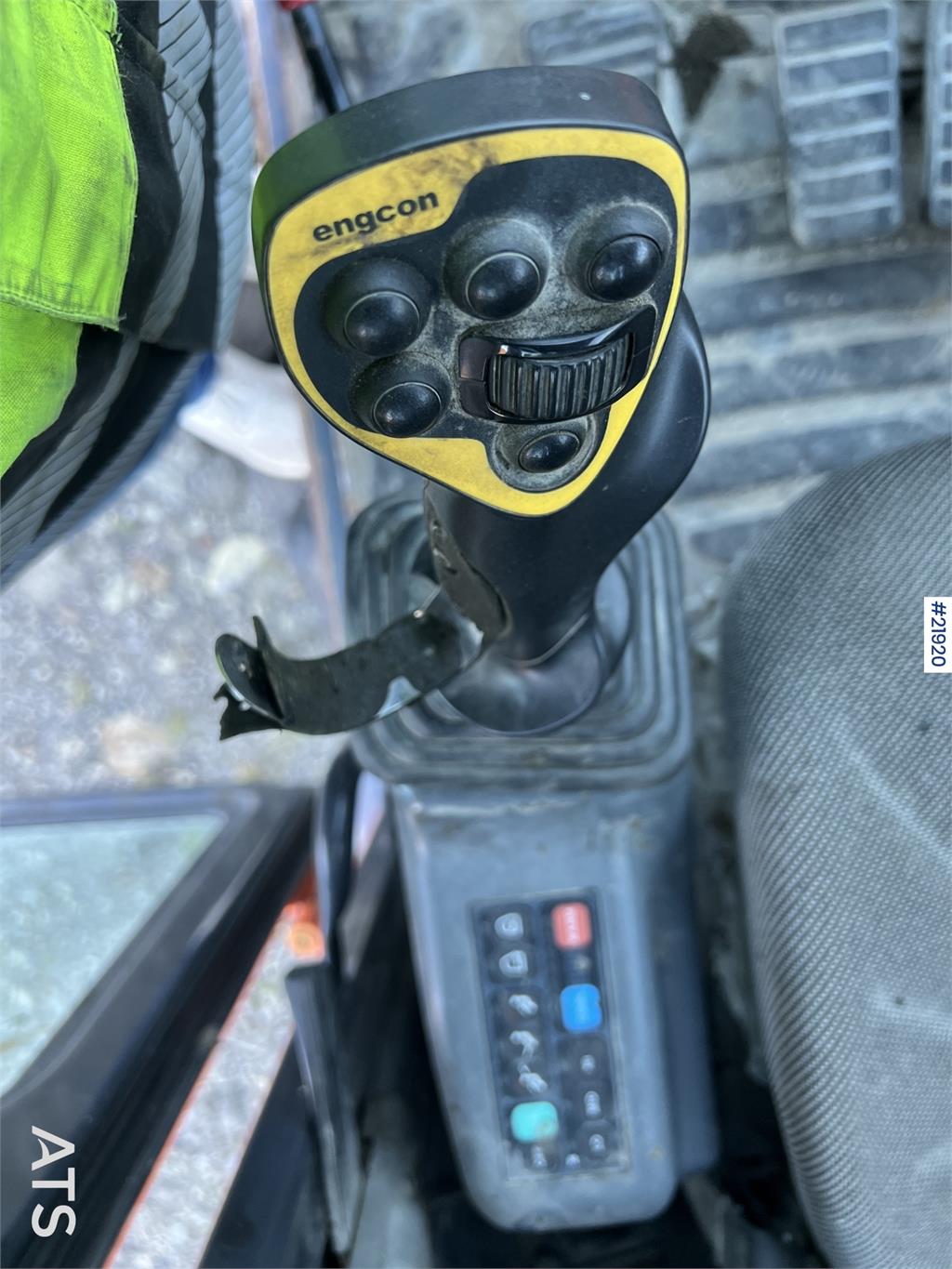 Doosan DX62R-3 excavator w/ rototilt, sanding bucket and