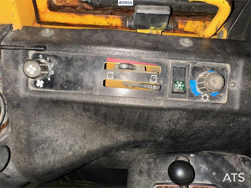 Volvo L70 Wheel Loader with Folding Wing Bucket, Pallet