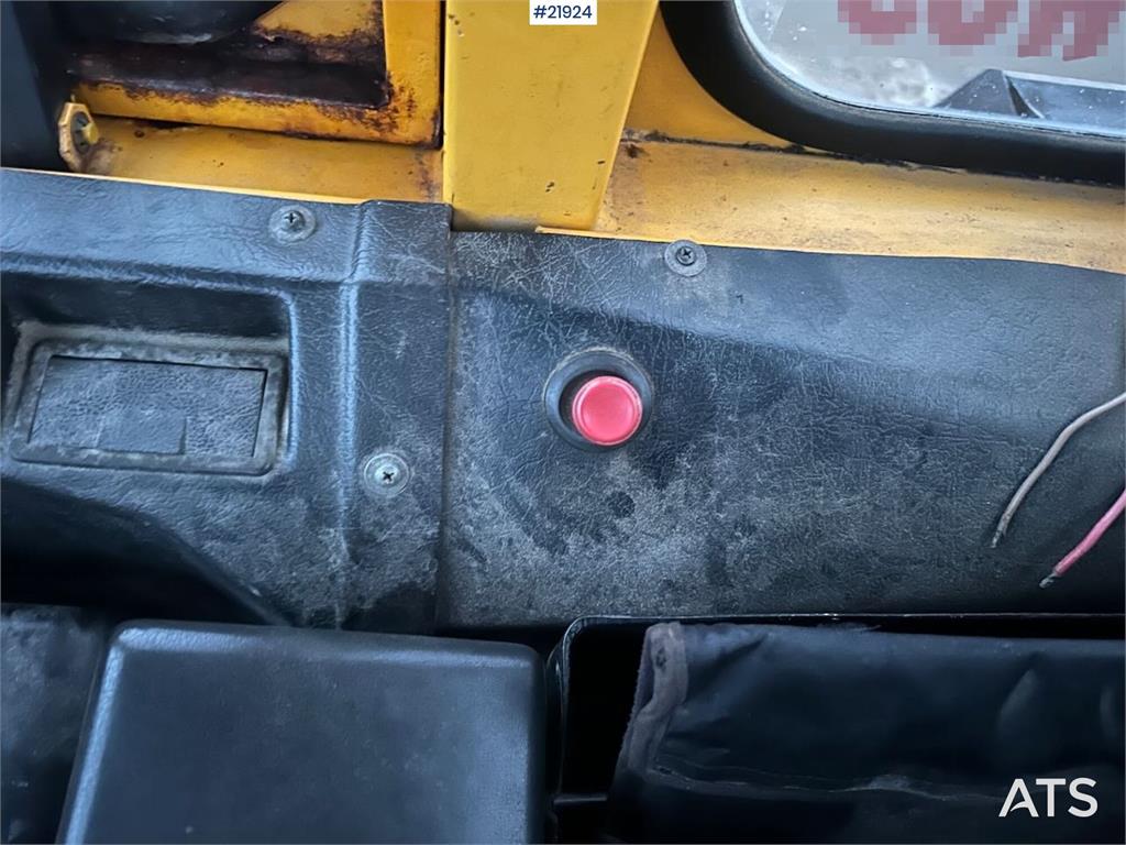 Volvo L70 Wheel Loader with Folding Wing Bucket, Pallet