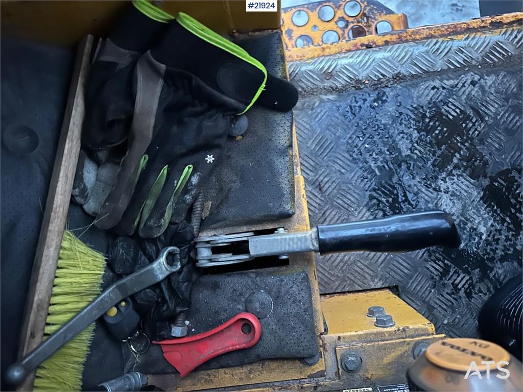 Volvo L70 Wheel Loader with Folding Wing Bucket, Pallet