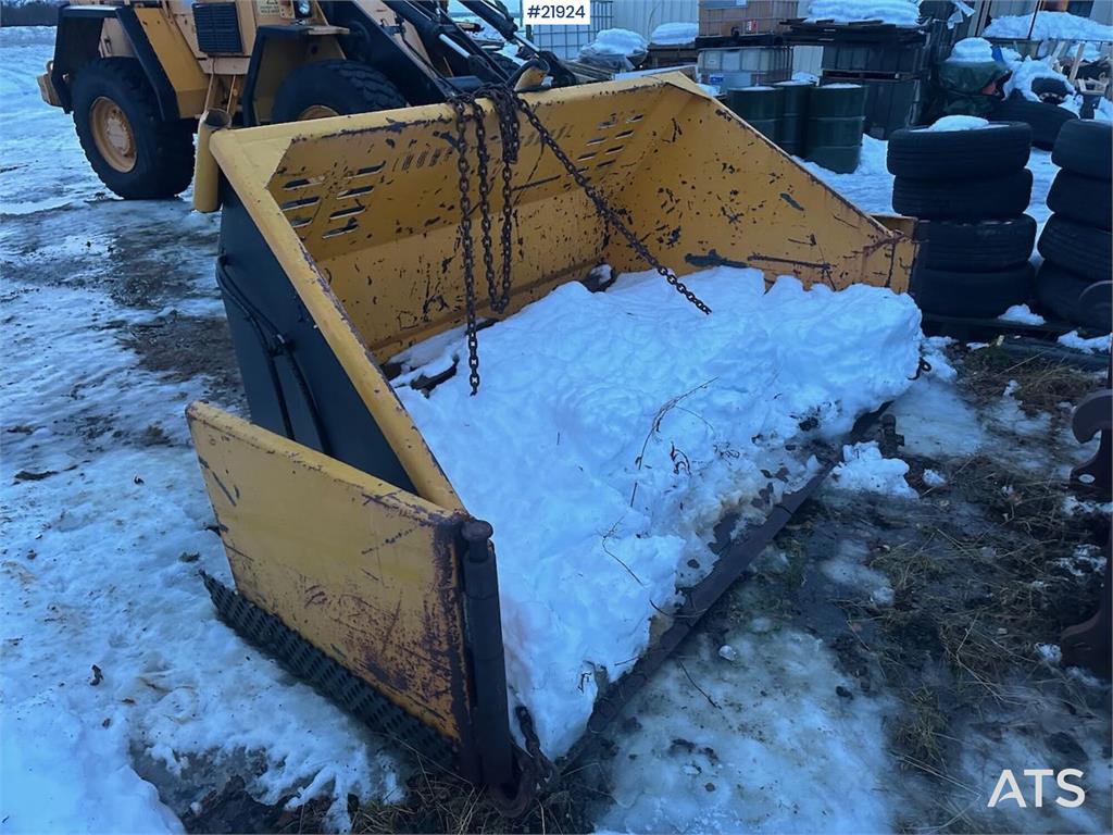 Volvo L70 Wheel Loader with Folding Wing Bucket, Pallet