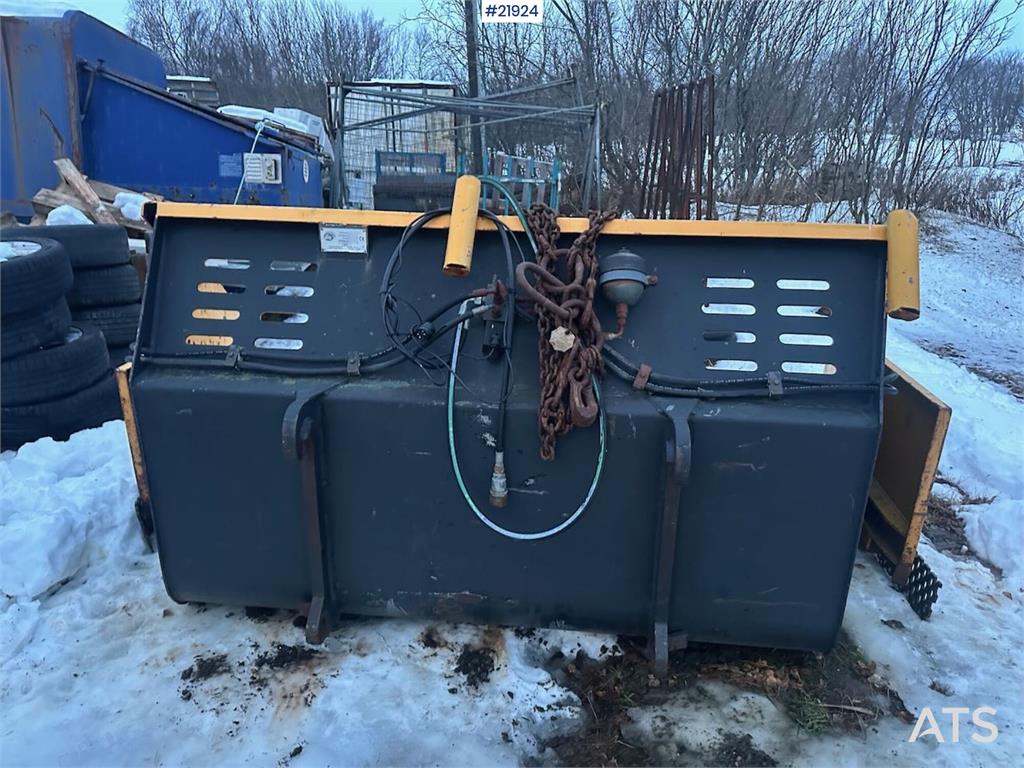 Volvo L70 Wheel Loader with Folding Wing Bucket, Pallet