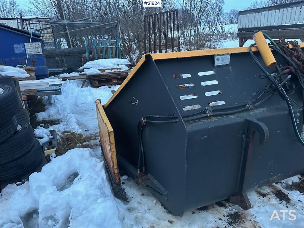 Volvo L70 Wheel Loader with Folding Wing Bucket, Pallet
