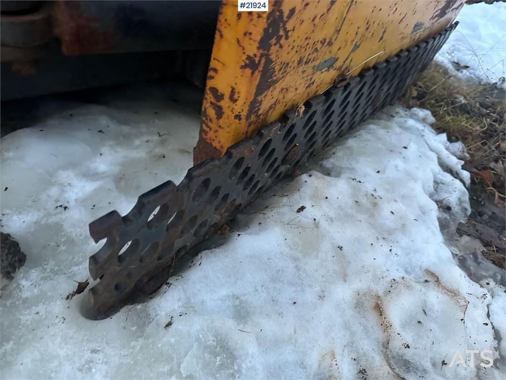 Volvo L70 Wheel Loader with Folding Wing Bucket, Pallet