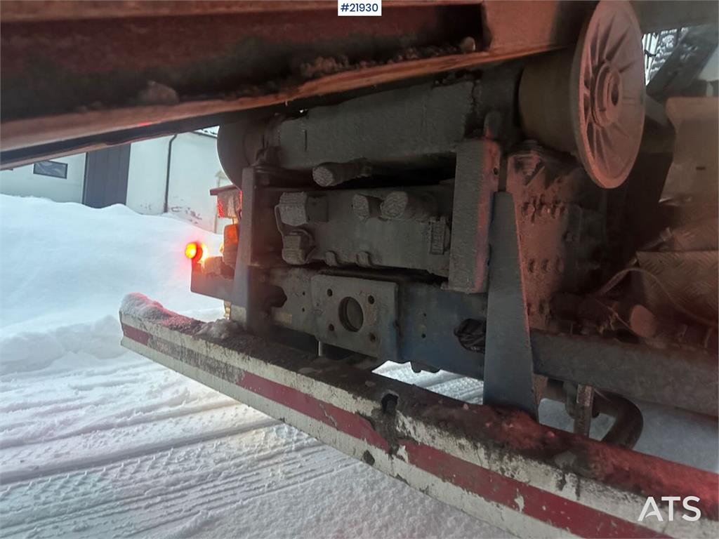 Volvo FH12 snow-plow equipped hook truck with flatbed –