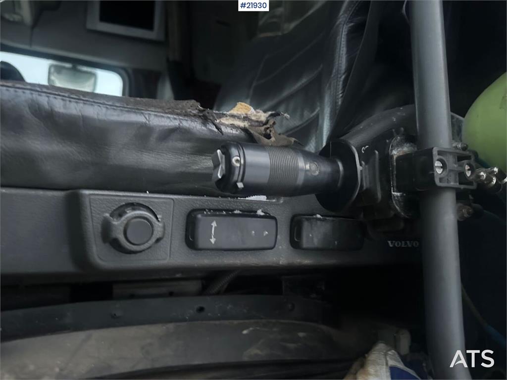 Volvo FH12 snow-plow equipped hook truck with flatbed –