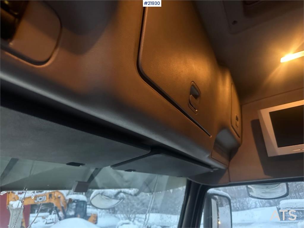 Volvo FH12 snow-plow equipped hook truck with flatbed –