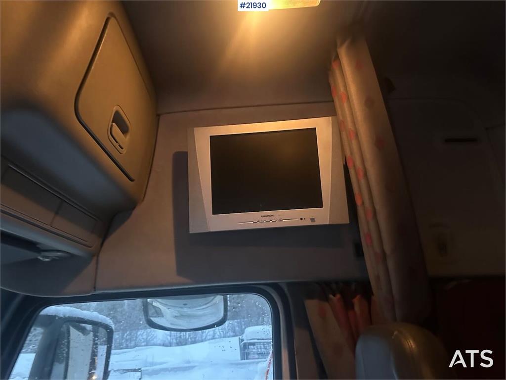 Volvo FH12 snow-plow equipped hook truck with flatbed –