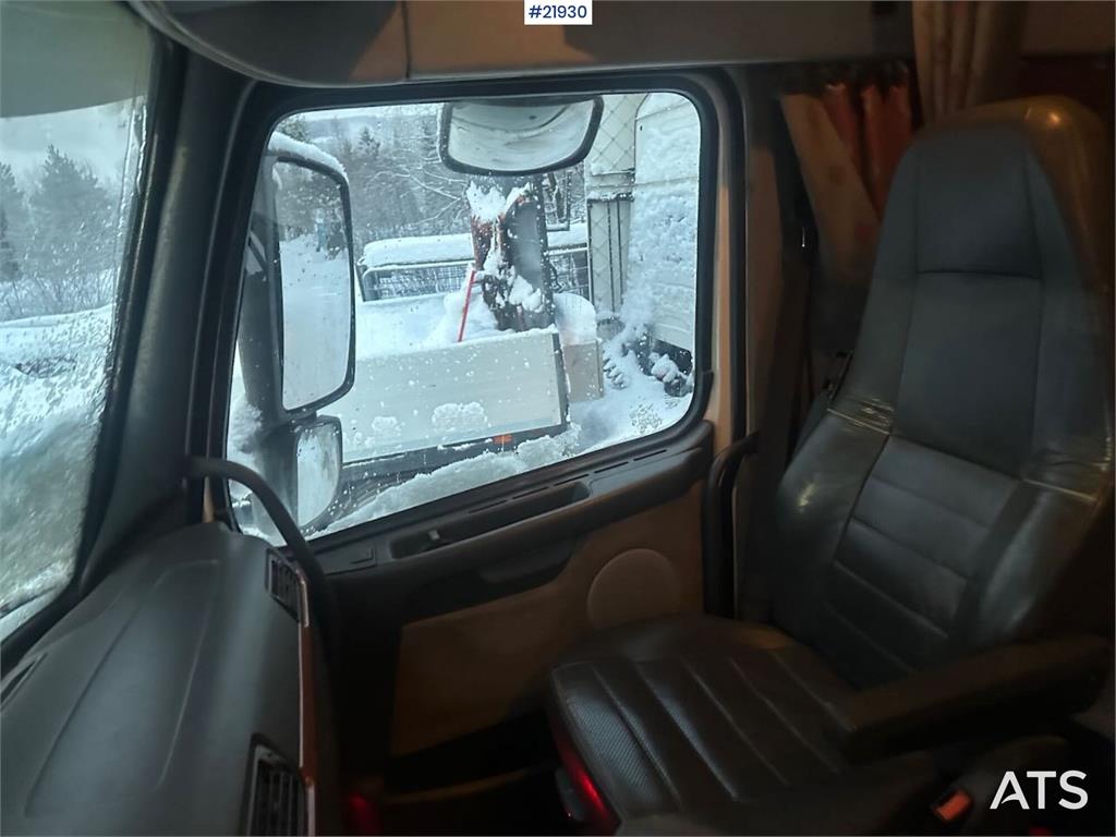 Volvo FH12 snow-plow equipped hook truck with flatbed –