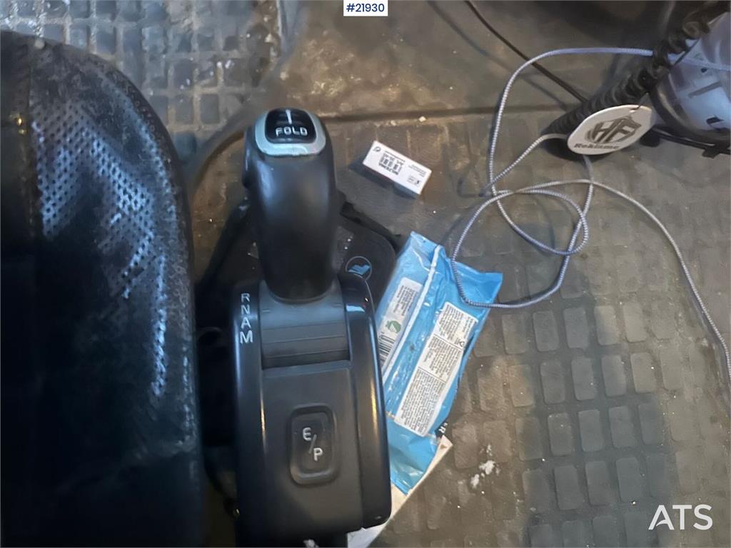 Volvo FH12 snow-plow equipped hook truck with flatbed –