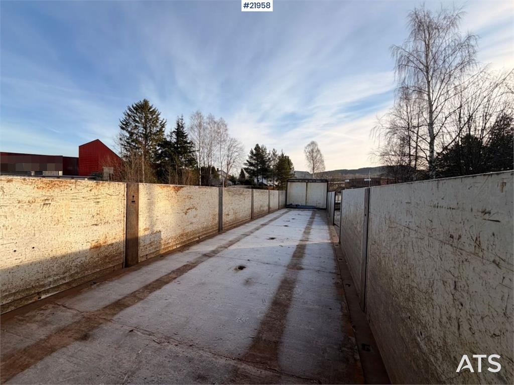 Tyllis L3 3-axle flatbed semi-trailer with side boards Re