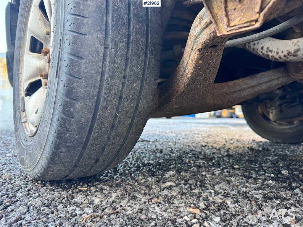 Toyota Hiace 4WD. Lots of rust. 6 seats!