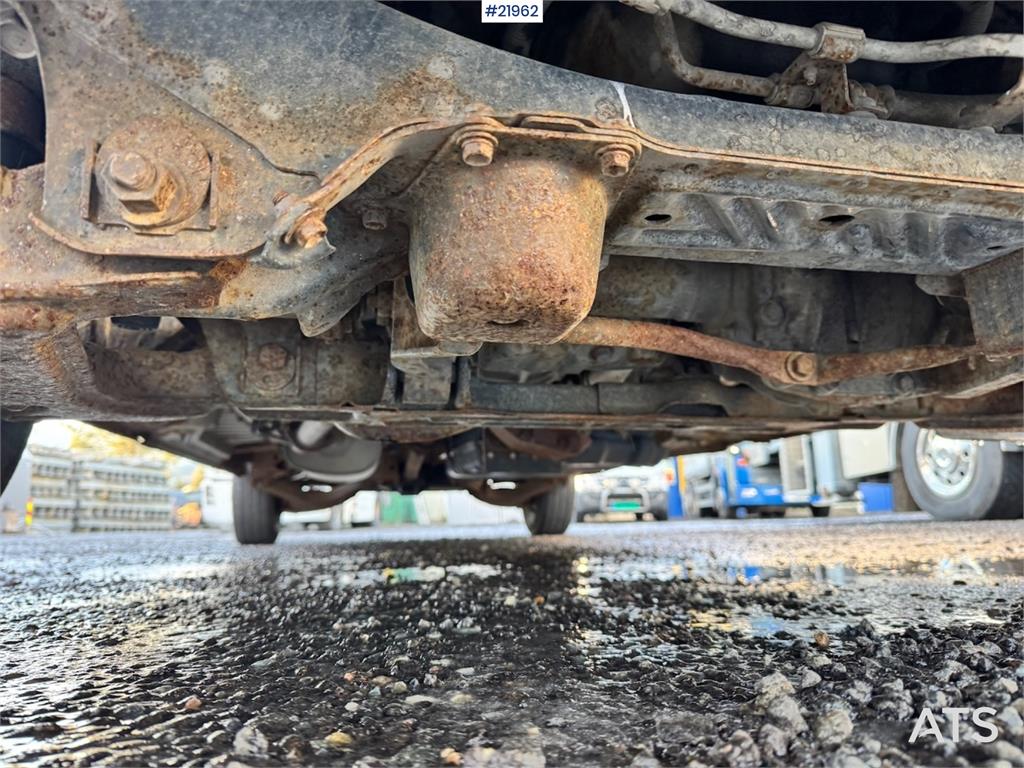 Toyota Hiace 4WD. Lots of rust. 6 seats!