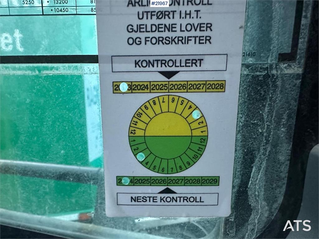 Komatsu PC240LC-8 Crawler Excavator w/ Digger Bucket.