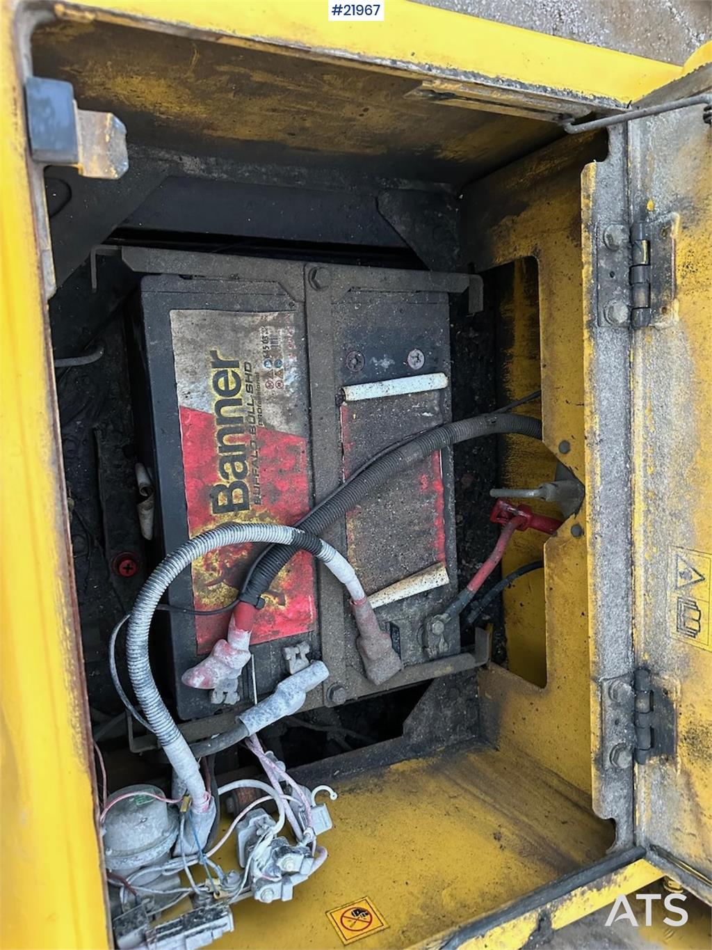 Komatsu PC240LC-8 Crawler Excavator w/ Digger Bucket.