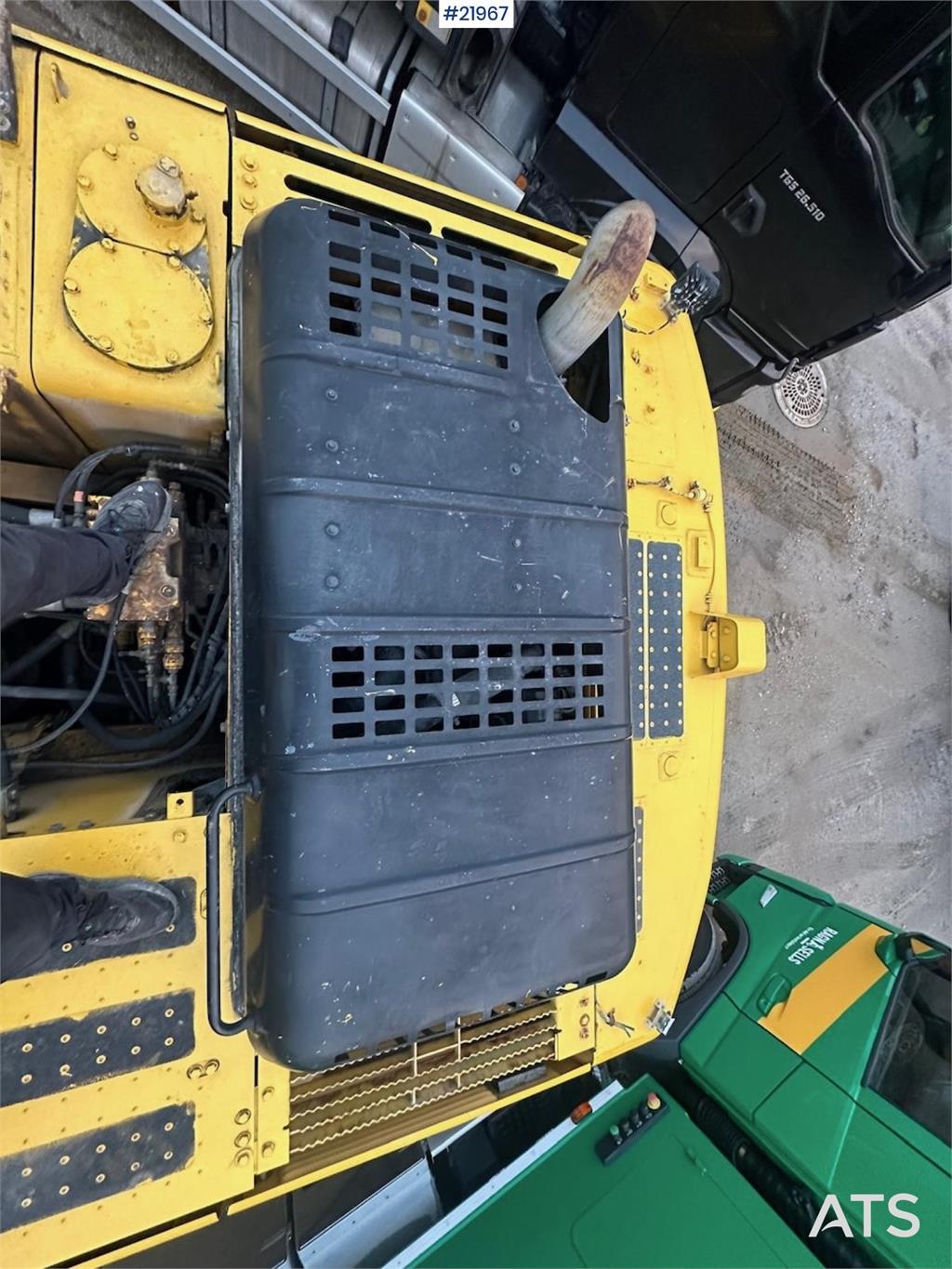 Komatsu PC240LC-8 Crawler Excavator w/ Digger Bucket.