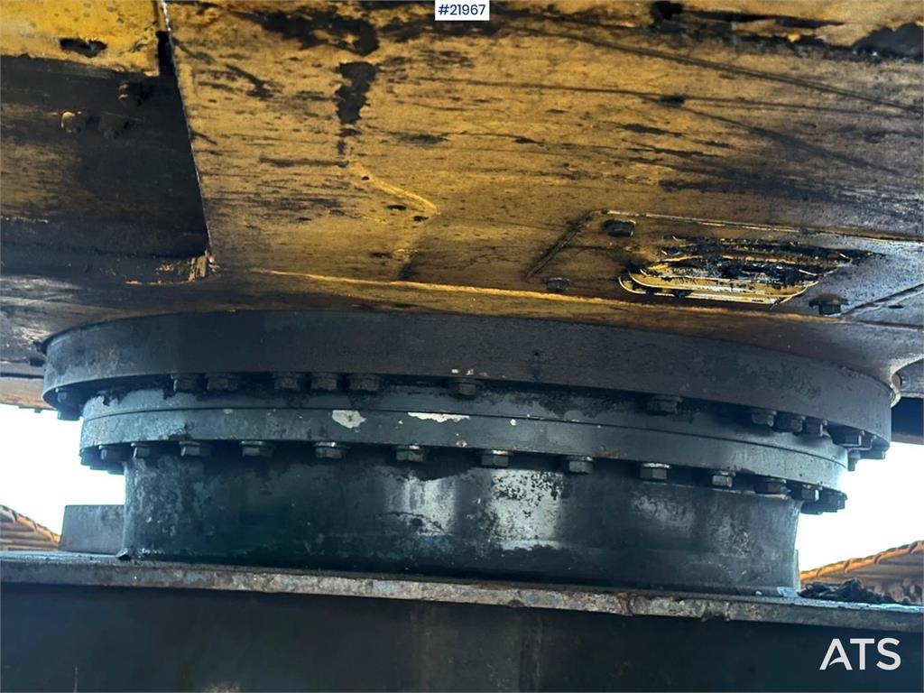 Komatsu PC240LC-8 Crawler Excavator w/ Digger Bucket.