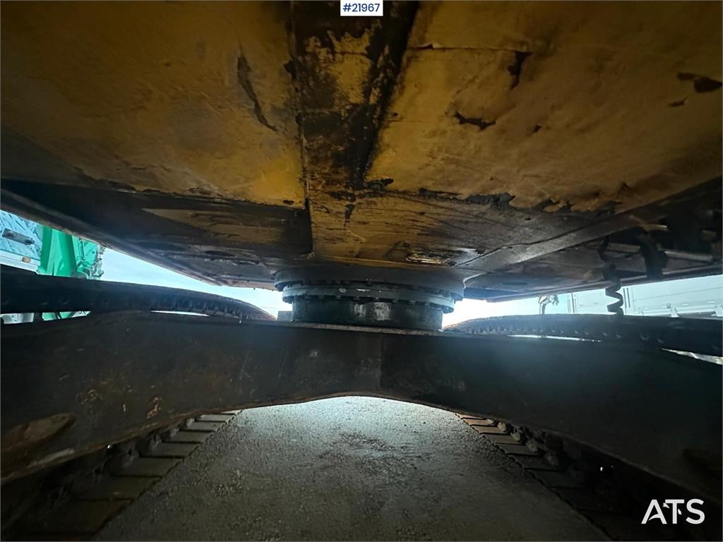 Komatsu PC240LC-8 Crawler Excavator w/ Digger Bucket.